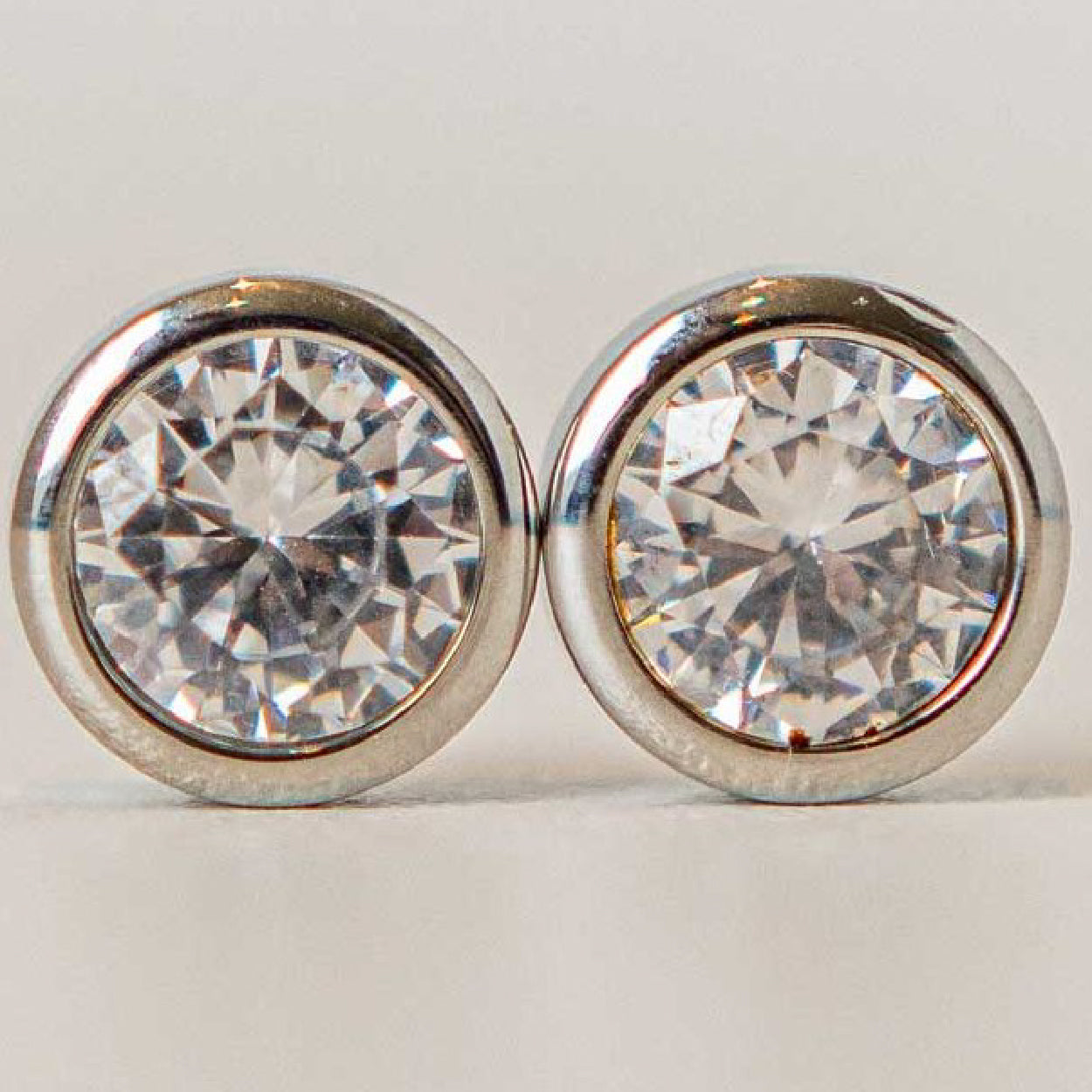 Shiny Circle Silver White